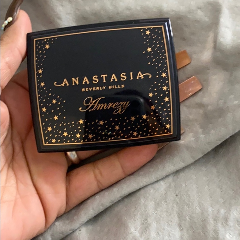 ABH x Amrezy highlighter
